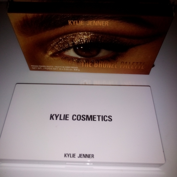 Kylie Cosmetics EyeShadow Palette - Picture 3 of 3